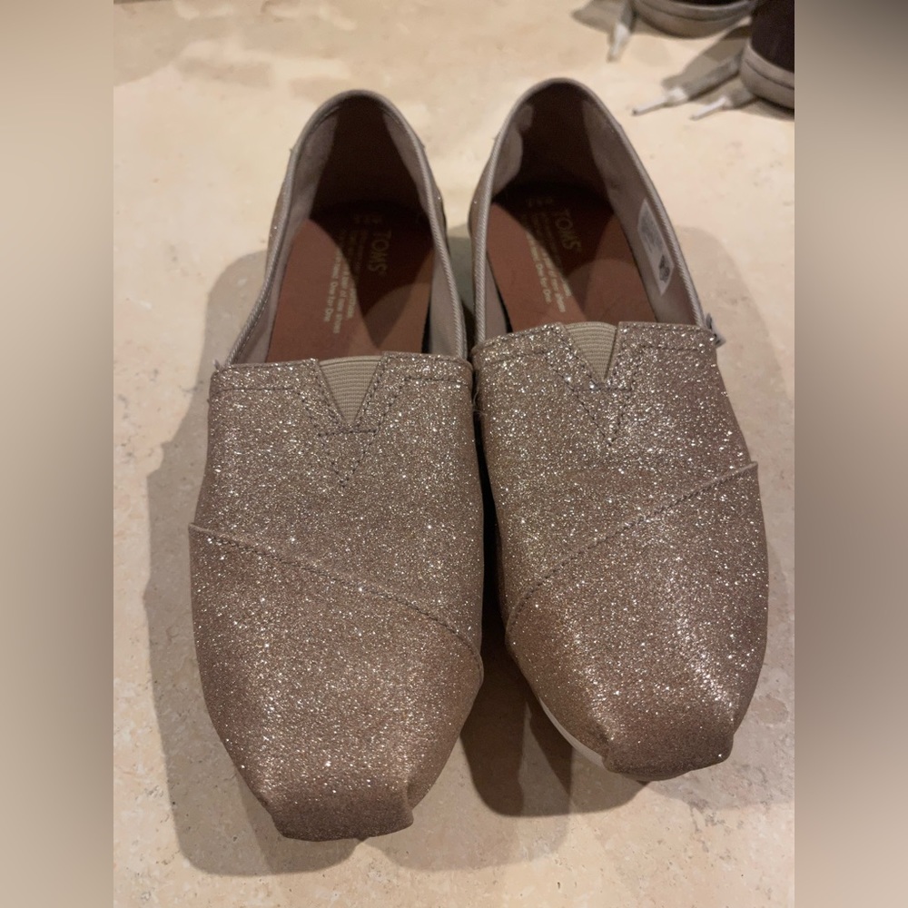 Toms size 8.5